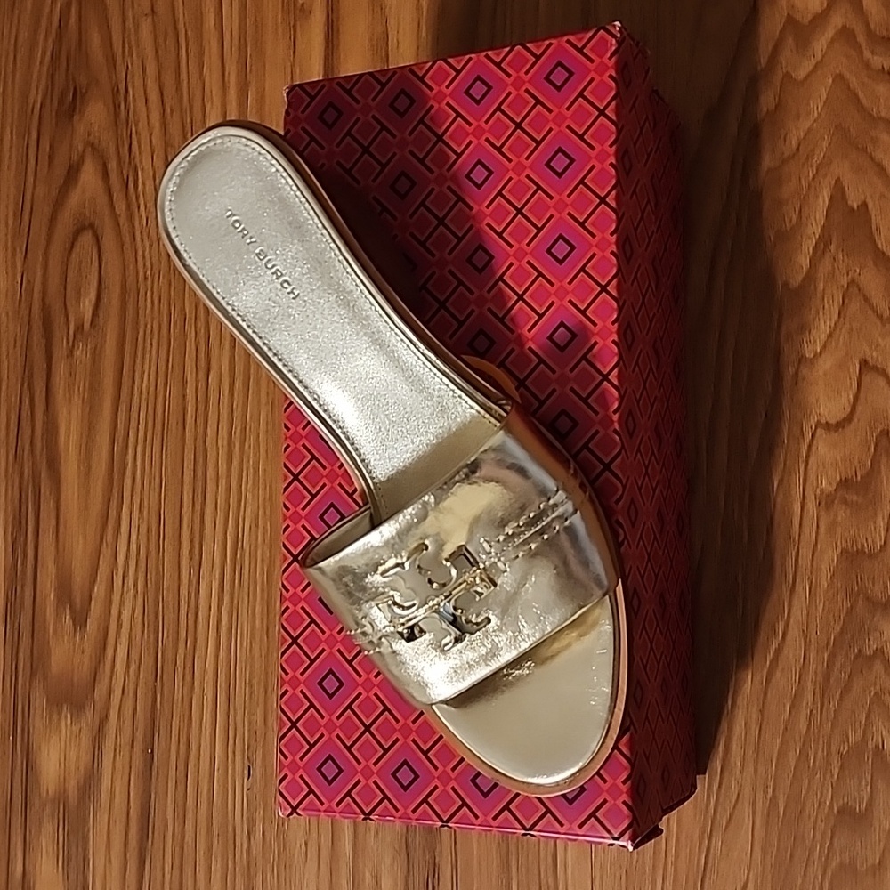 Tory Burch Everly Block Heel - Picture 10 of 12
